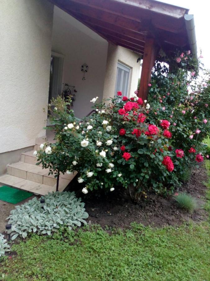 Uj Elet Weekend House Villa Balatonkeresztúr Eksteriør billede